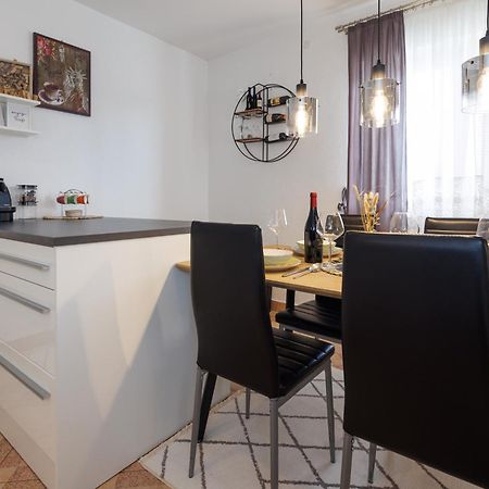 Spacious And Modern App With Big Terrace Malinska Exterior photo