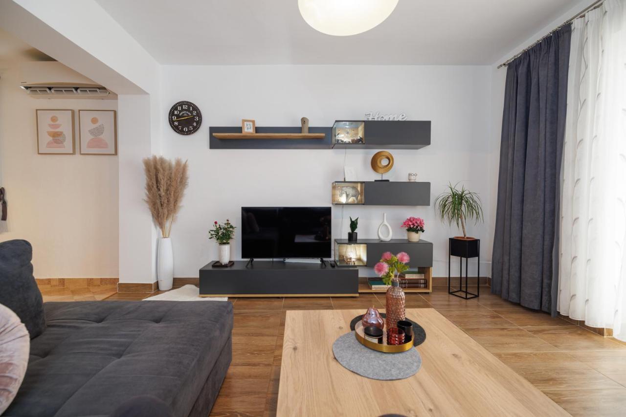 Spacious And Modern App With Big Terrace Malinska Exterior photo
