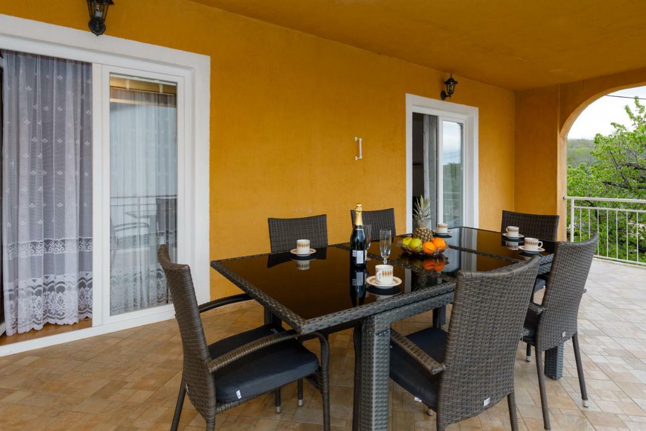 Spacious And Modern App With Big Terrace Malinska Exterior photo
