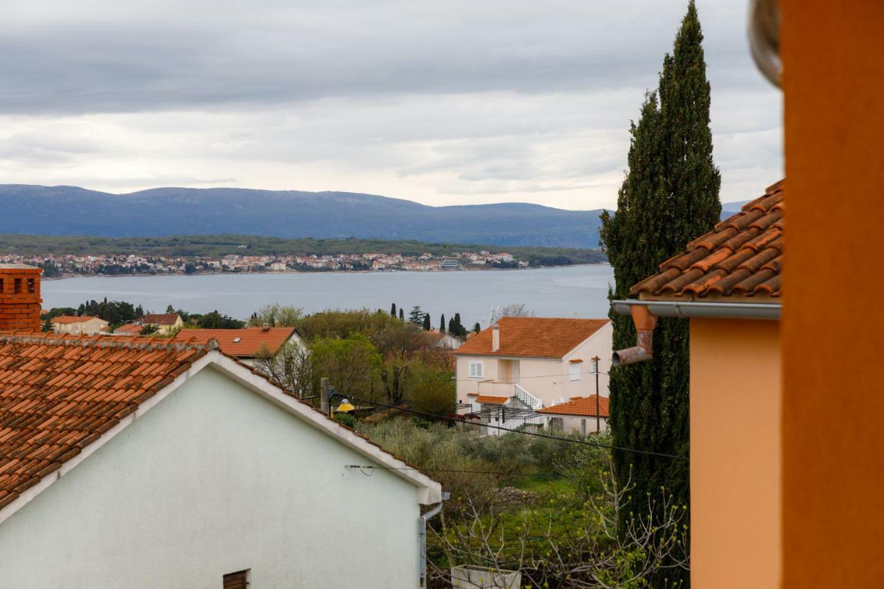 Spacious And Modern App With Big Terrace Malinska Exterior photo