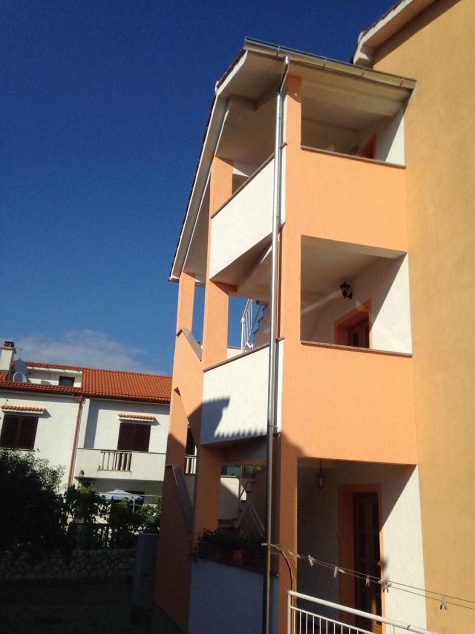 Spacious And Modern App With Big Terrace Malinska Exterior photo